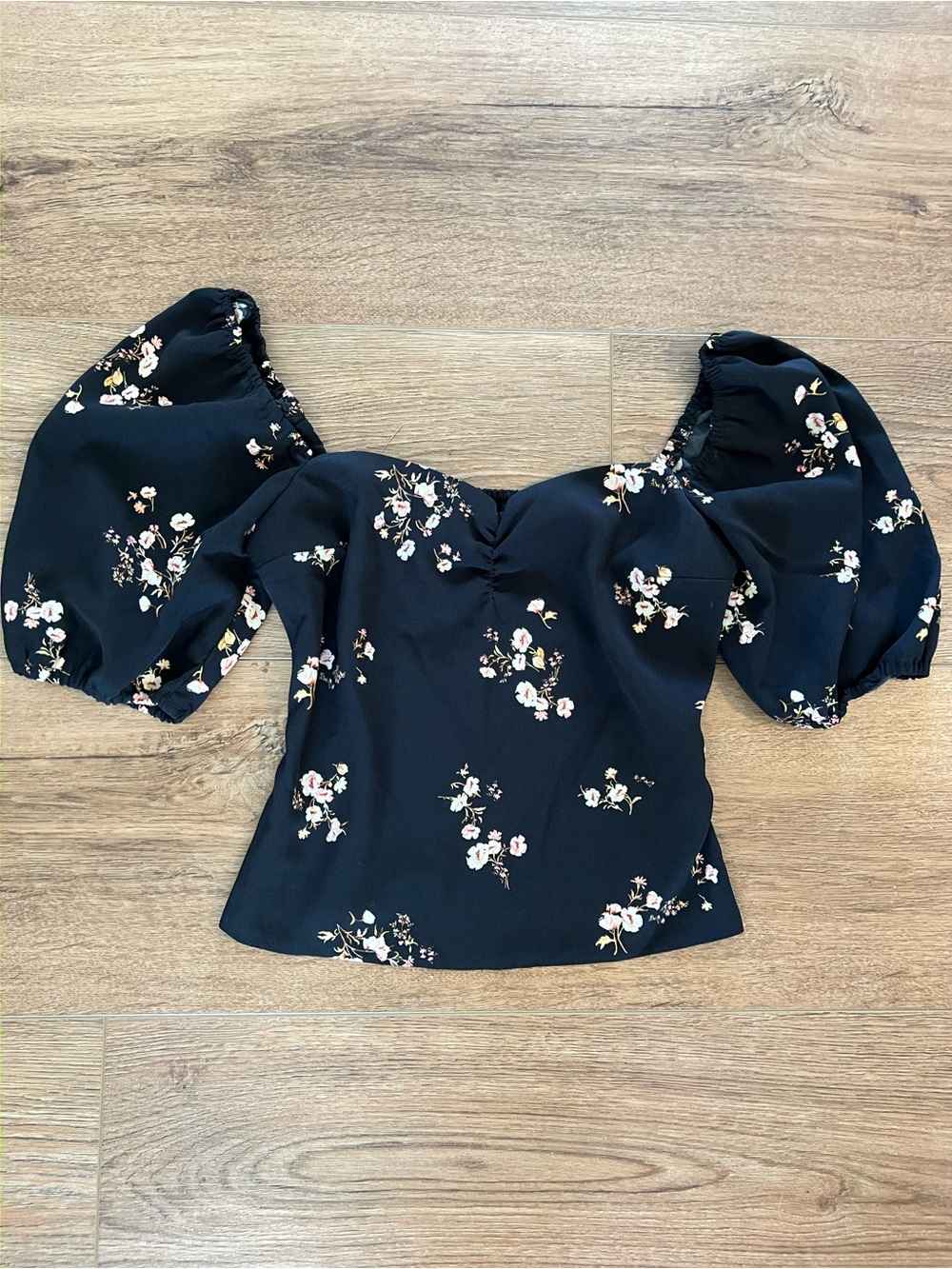Abercrombie & Fitch Black Floral Puff-Sleeve Crop Top